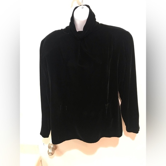 HENRY GRETHEL VINTAGE BLACK VELVET TURTLENECK TOP. - Picture 1 of 4